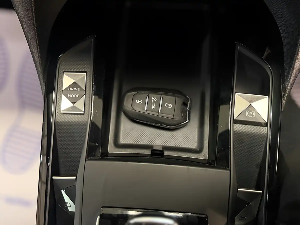 Used 2020 DS Automobiles 4 Performance Line Crossback Grey - Interior and Exterior details 16