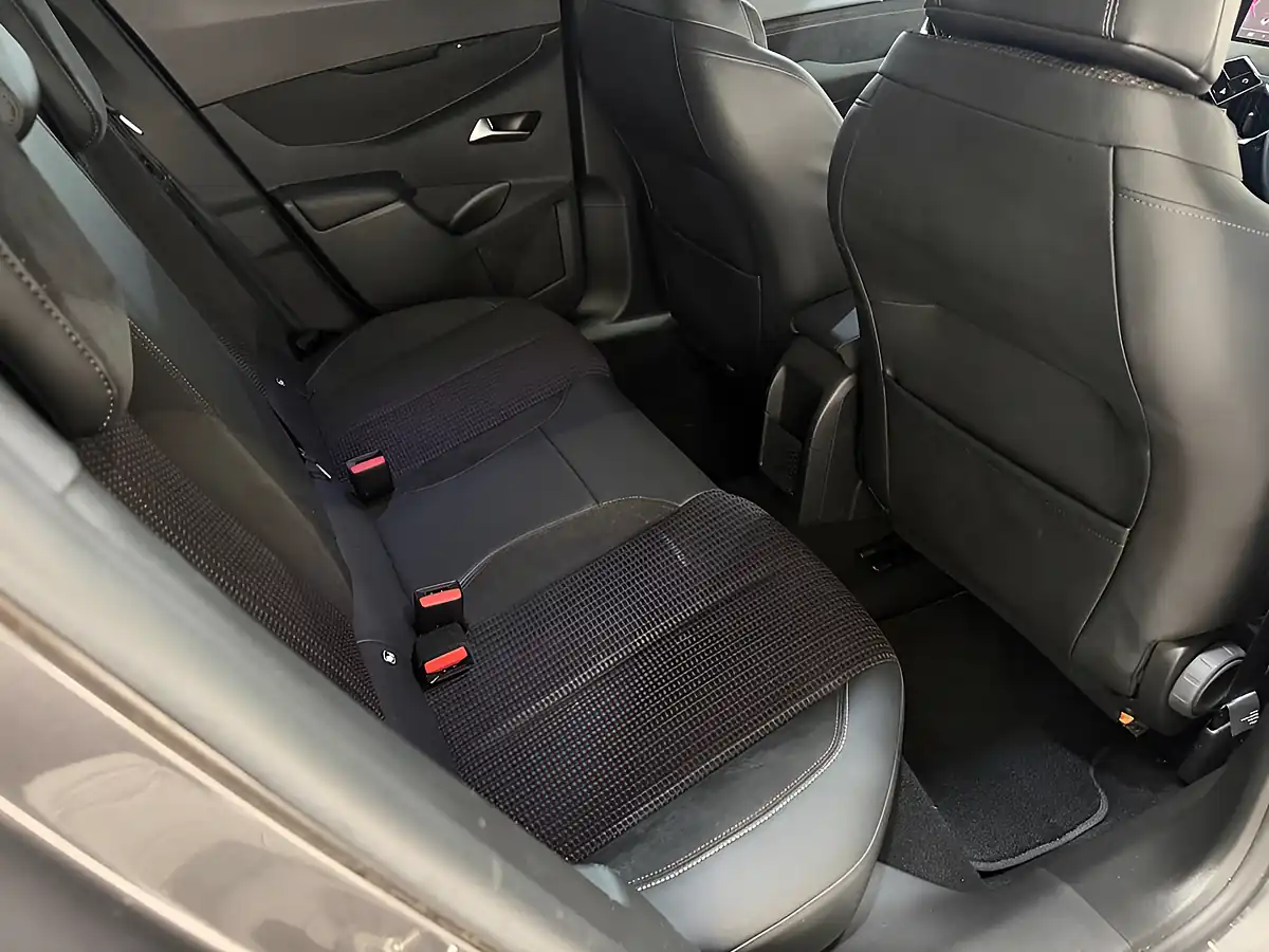 Used 2020 DS Automobiles 4 Performance Line Crossback Grey - Interior and Exterior details 19