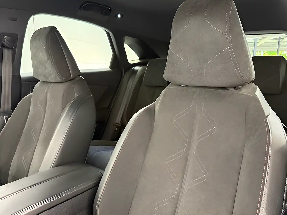 Used 2020 DS Automobiles DS 7 Performance Line Crossback Platinum Grey - Interior and Exterior details 15