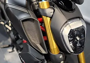 Used 2020 Ducati Diavel 1260 S Stealth Black - Interior and Exterior details 9