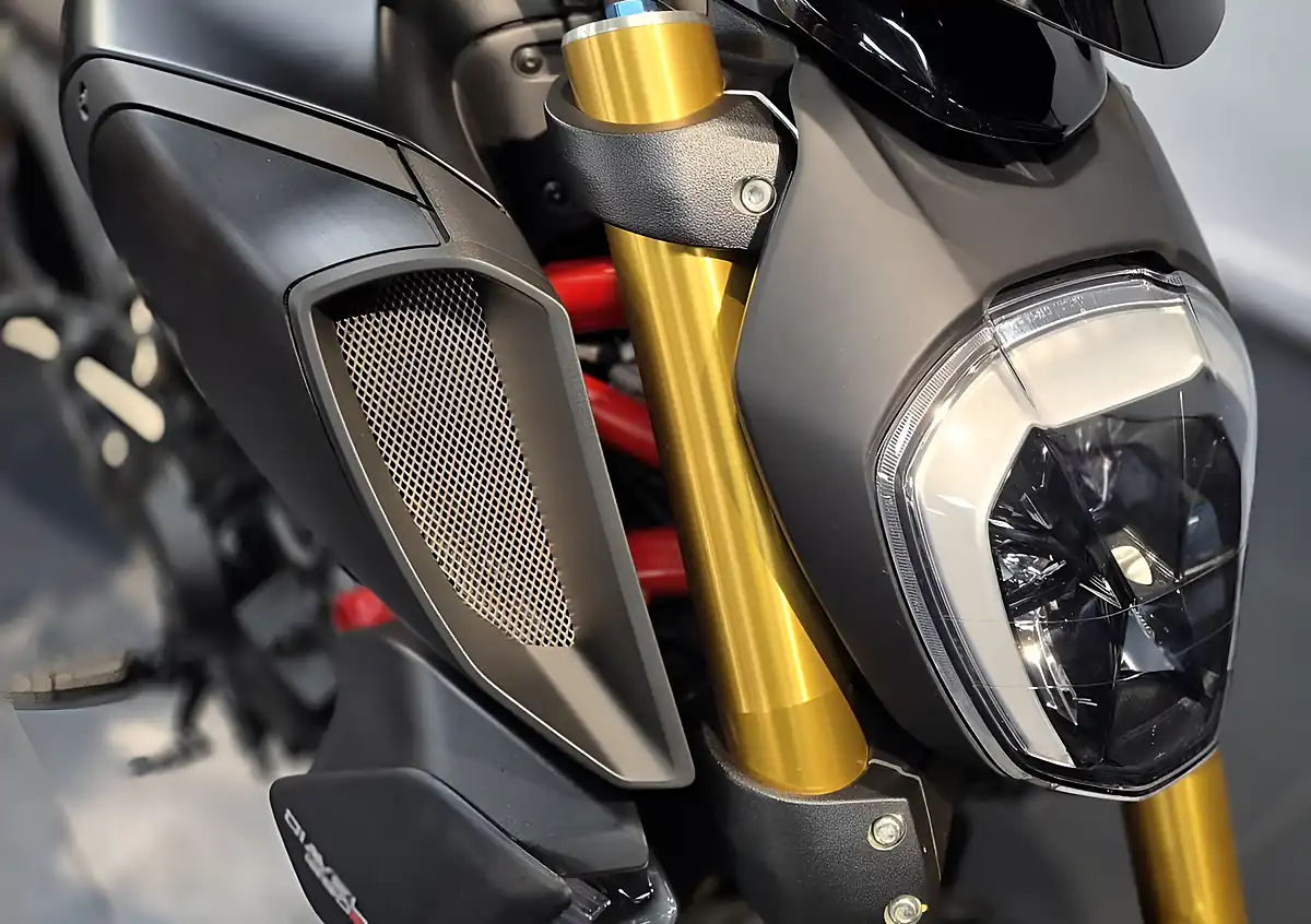 Used 2020 Ducati Diavel 1260 S Stealth Black - Interior and Exterior details 9