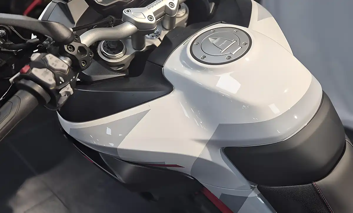 Used 2020 Ducati Multistrada 950 S Spoked Gp White - Interior and Exterior details 10