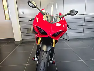 Used 2020 Ducati Panigale V4 S Red - Interior and Exterior details 10