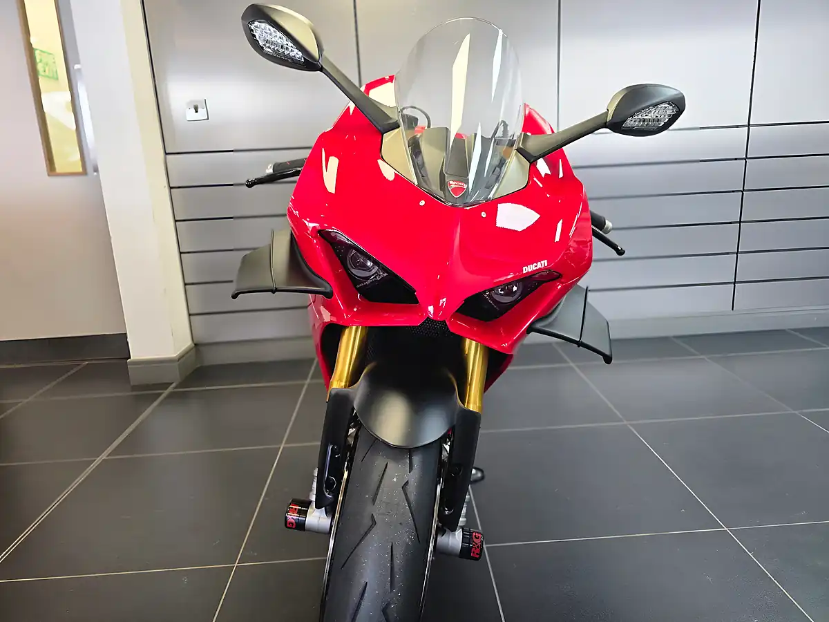 Used 2020 Ducati Panigale V4 S Red - Interior and Exterior details 10