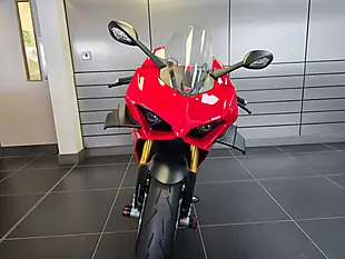 Used 2020 Ducati Panigale V4 S Red - Interior and Exterior details 11