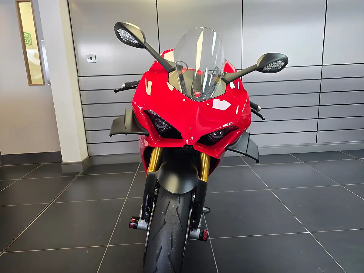 Used 2020 Ducati Panigale V4 S Red - Interior and Exterior details 11