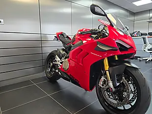 Used 2020 Ducati Panigale V4 S Red - Interior and Exterior details 12