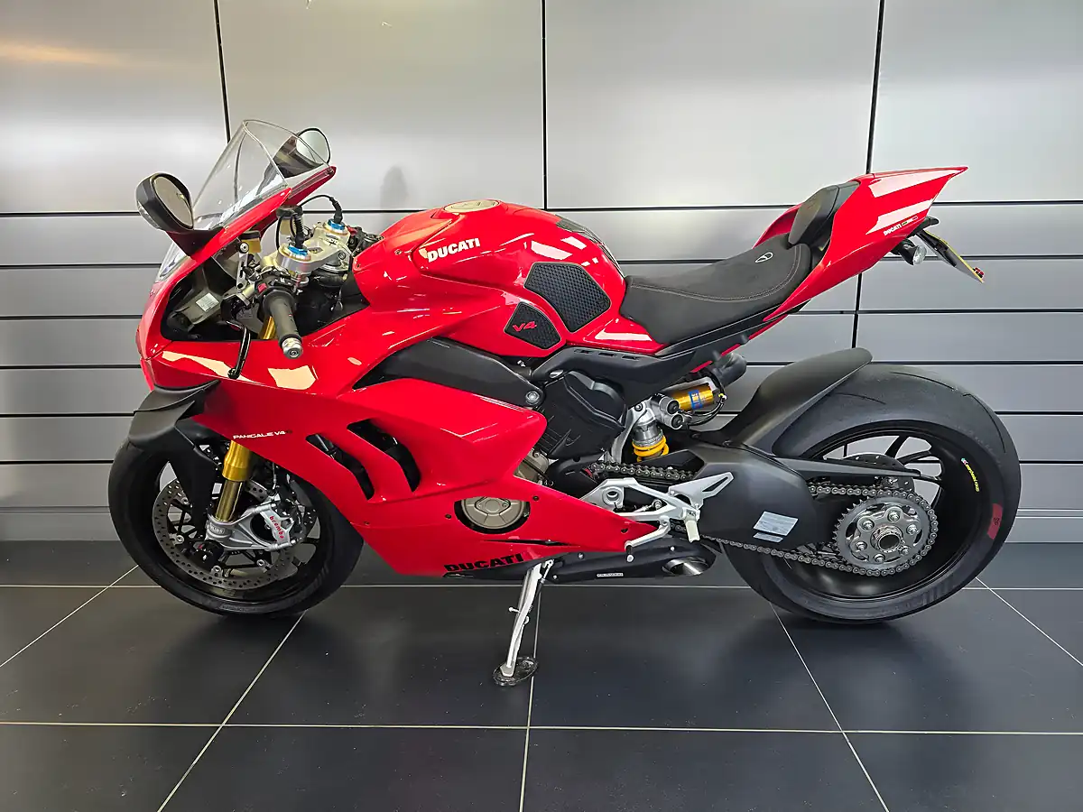 Used 2020 Ducati Panigale V4 S Red - Interior and Exterior details 13