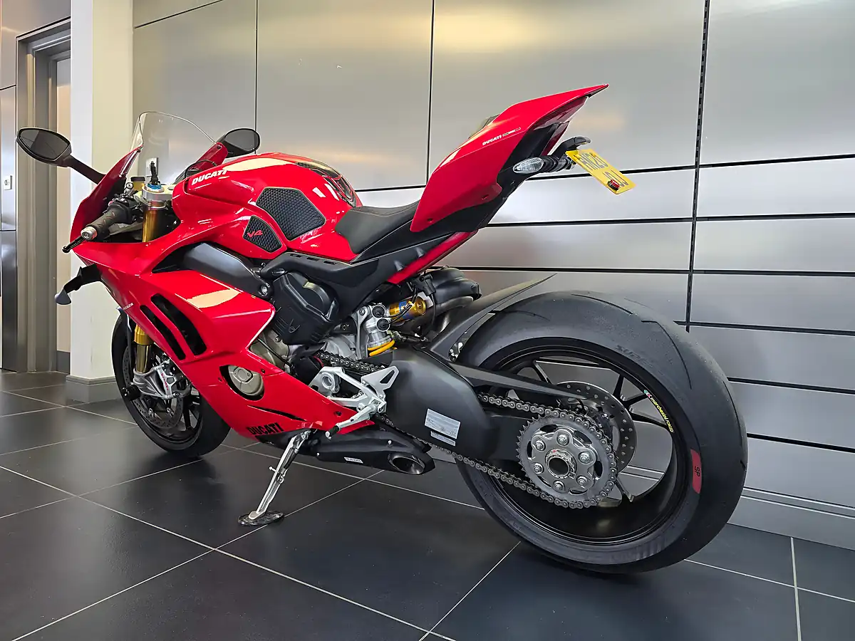 Used 2020 Ducati Panigale V4 S Red - Interior and Exterior details 14