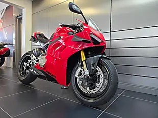 Used 2020 Ducati Panigale V4 S Red - Interior and Exterior details 2