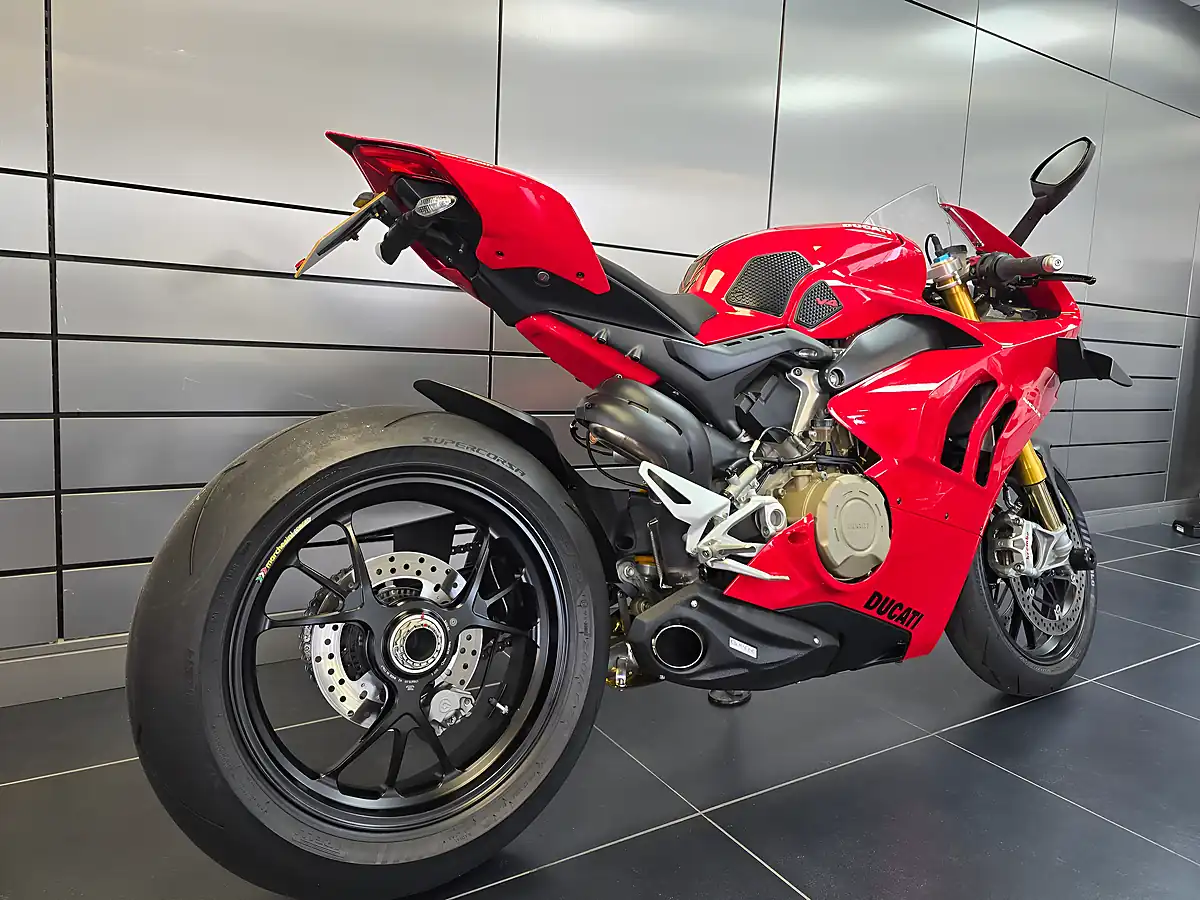 Used 2020 Ducati Panigale V4 S Red - Interior and Exterior details 3