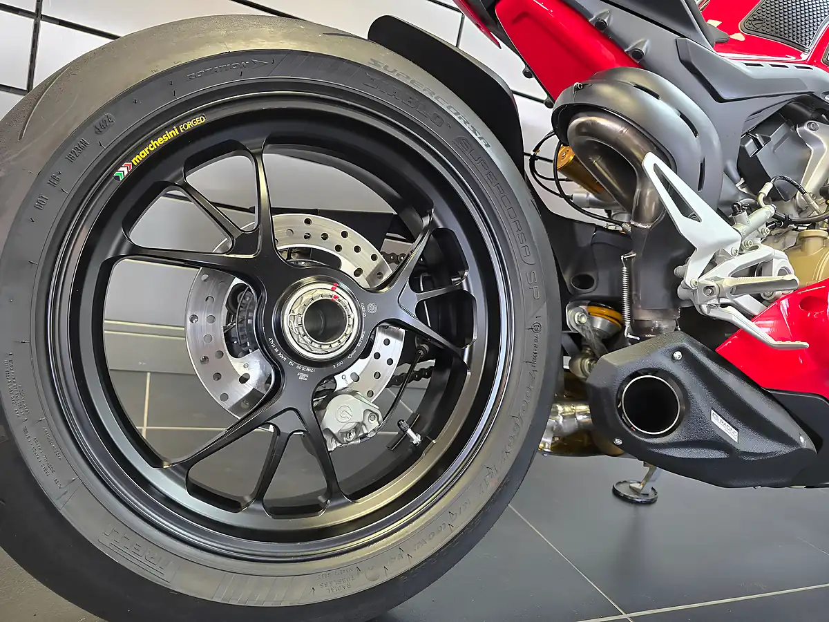 Used 2020 Ducati Panigale V4 S Red - Interior and Exterior details 8