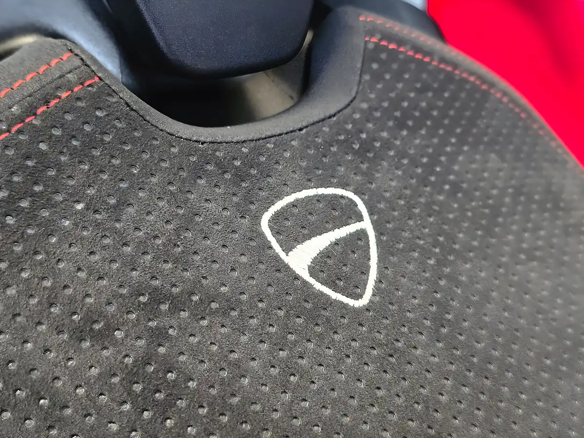 Used 2020 Ducati Panigale V4 S Red - Interior and Exterior details 9