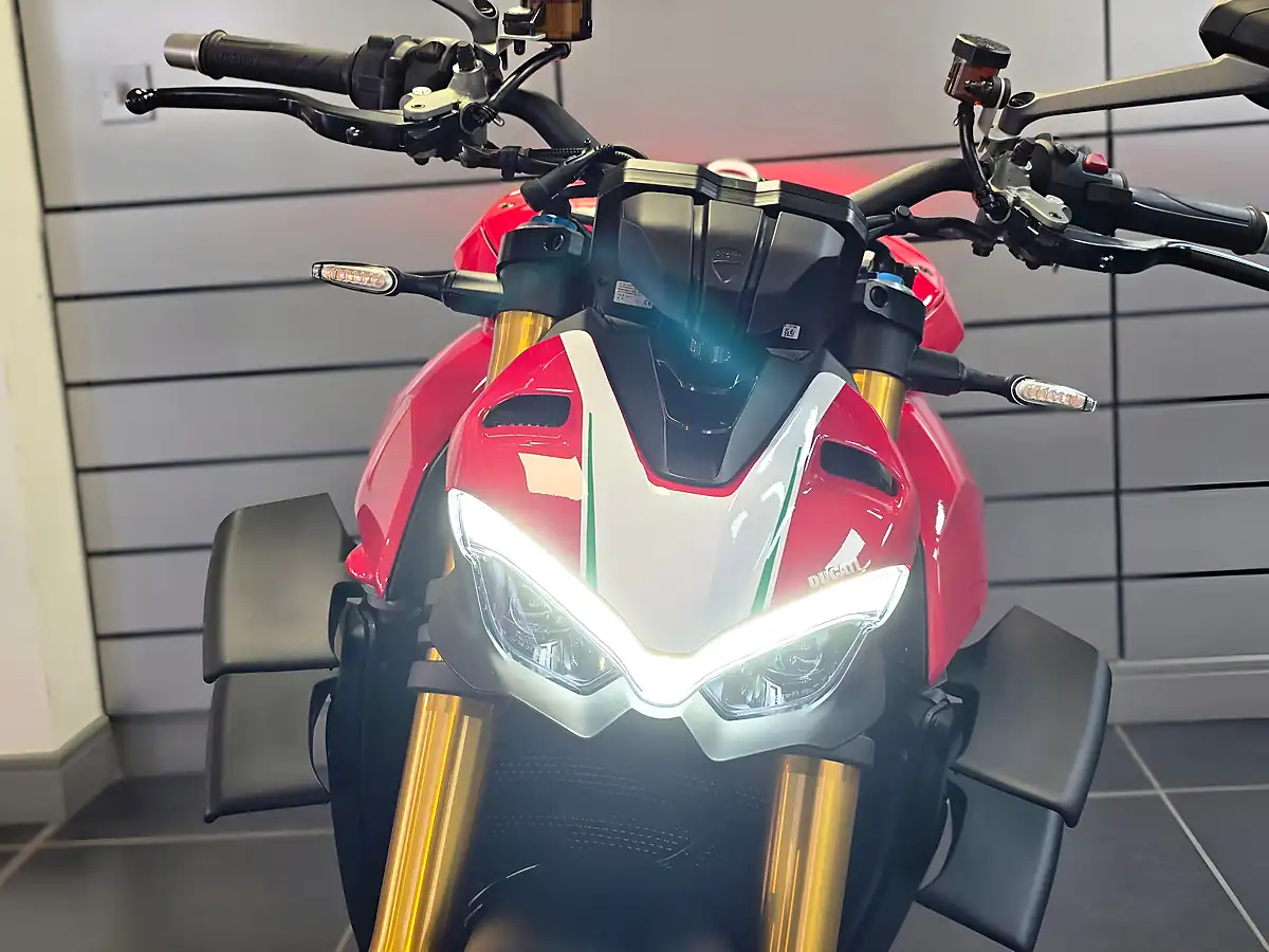 Used 2020 Ducati Streetfighter V4 S Red - Interior and Exterior details 11