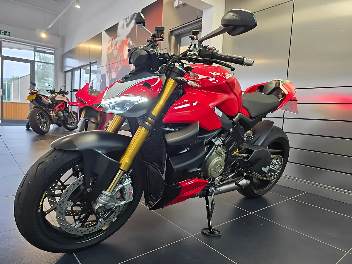 Used 2020 Ducati Streetfighter V4 S Red - Interior and Exterior details 12