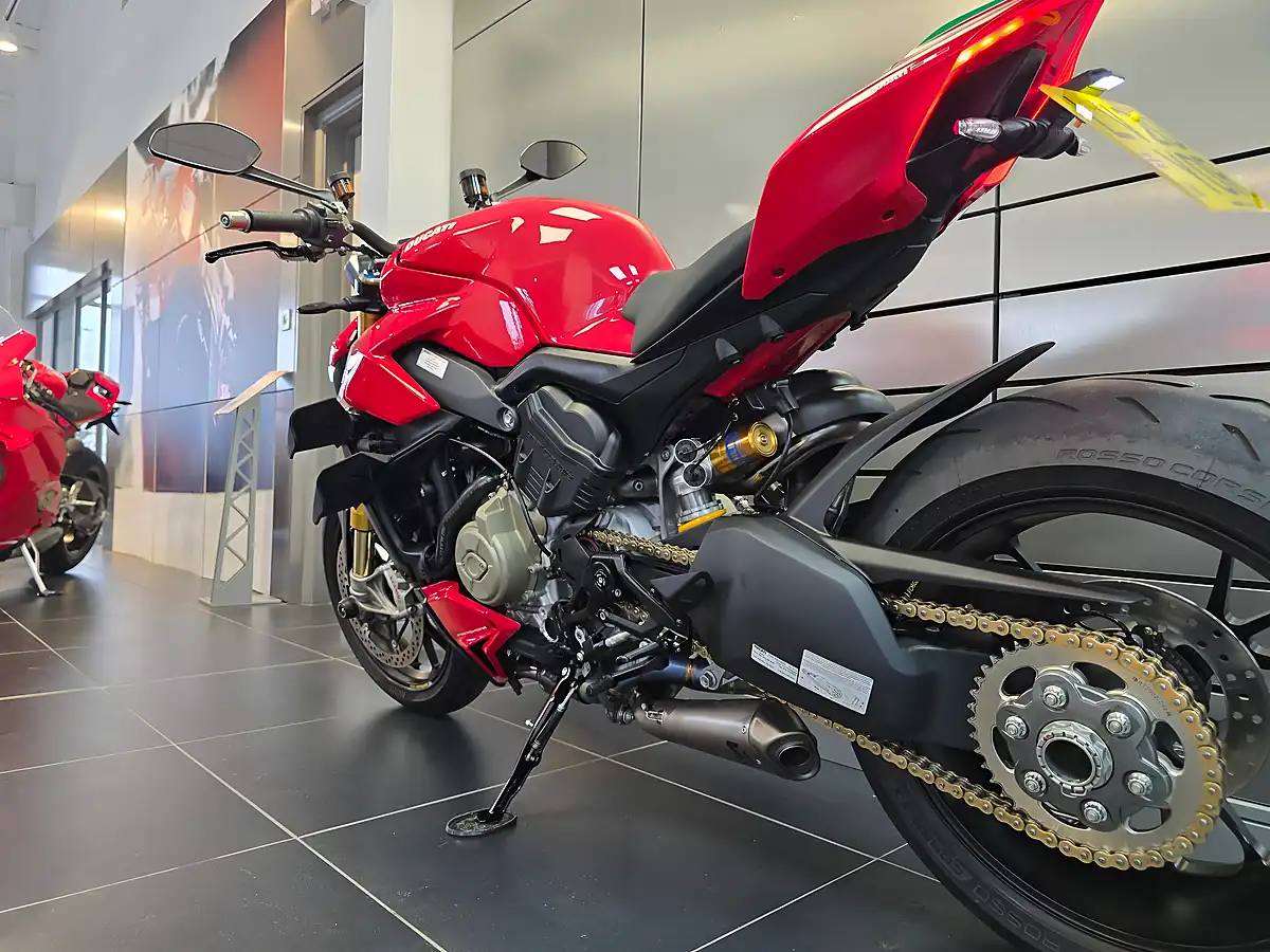 Used 2020 Ducati Streetfighter V4 S Red - Interior and Exterior details 16