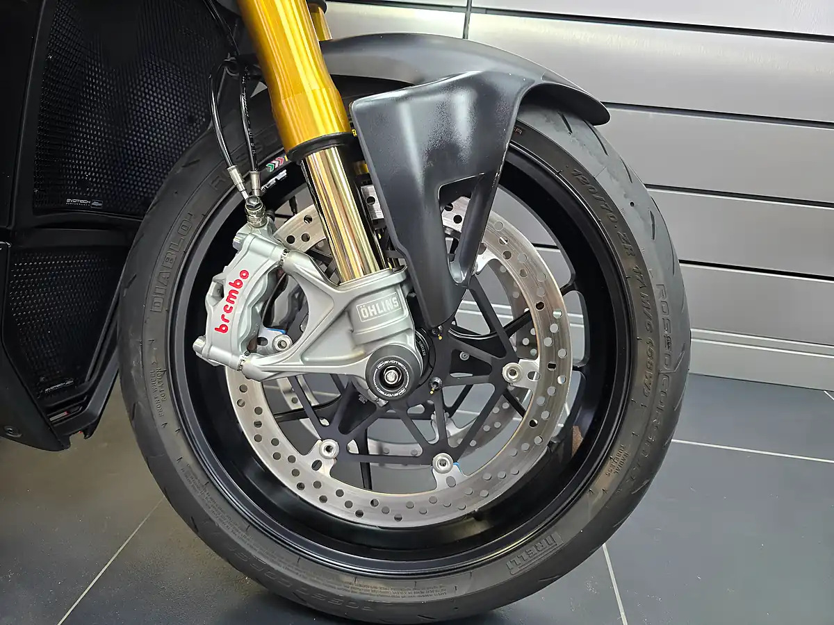 Used 2020 Ducati Streetfighter V4 S Red - Interior and Exterior details 4