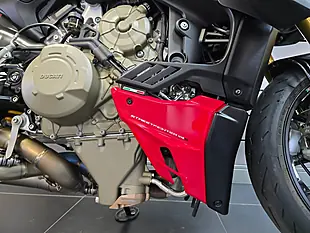 Used 2020 Ducati Streetfighter V4 S Red - Interior and Exterior details 6