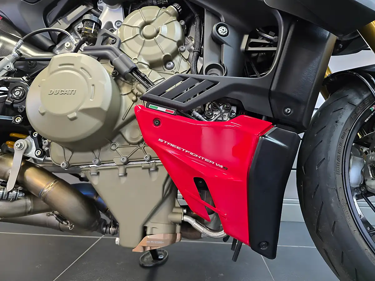 Used 2020 Ducati Streetfighter V4 S Red - Interior and Exterior details 6
