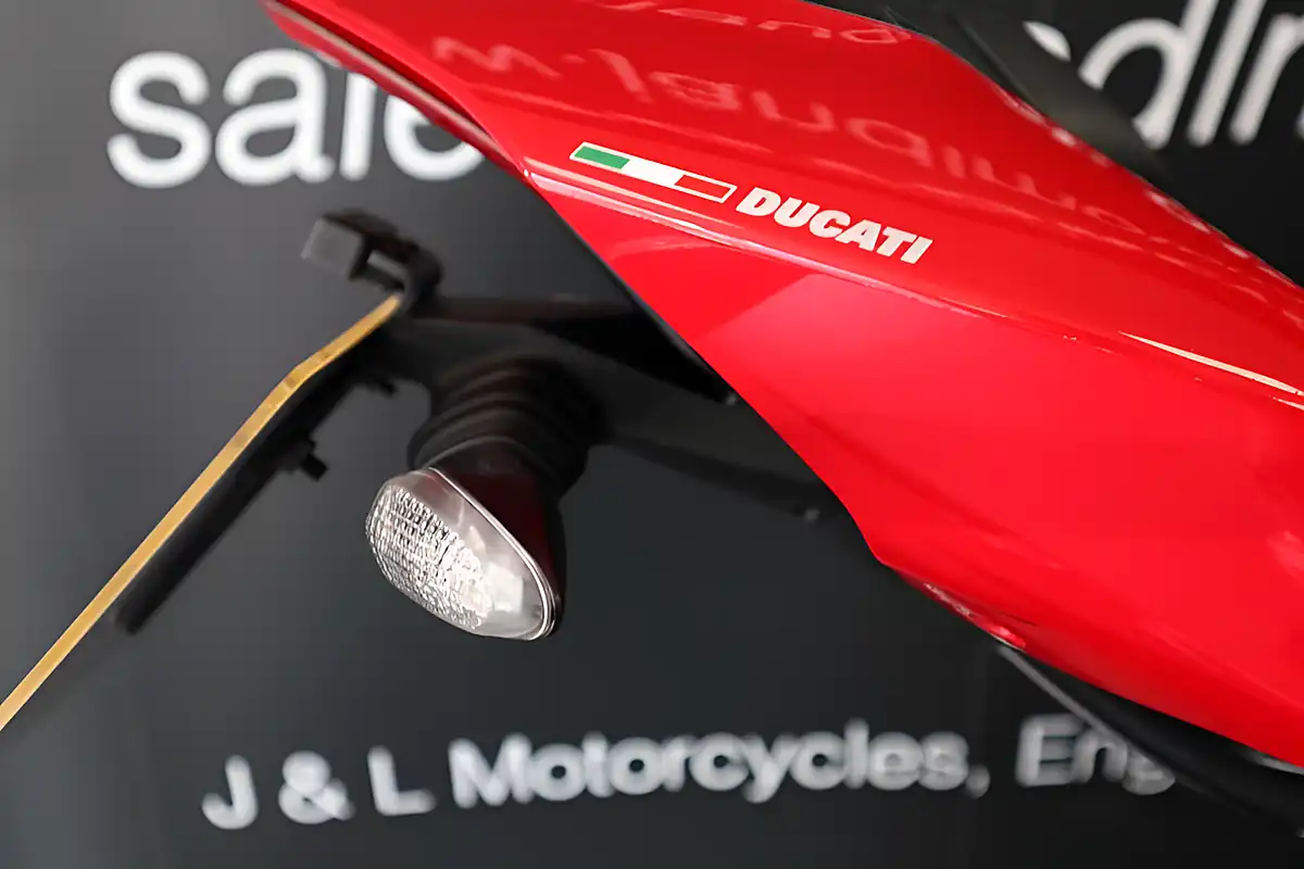 Used 2020 Ducati Streetfighter V4 S Red - Interior and Exterior details 14
