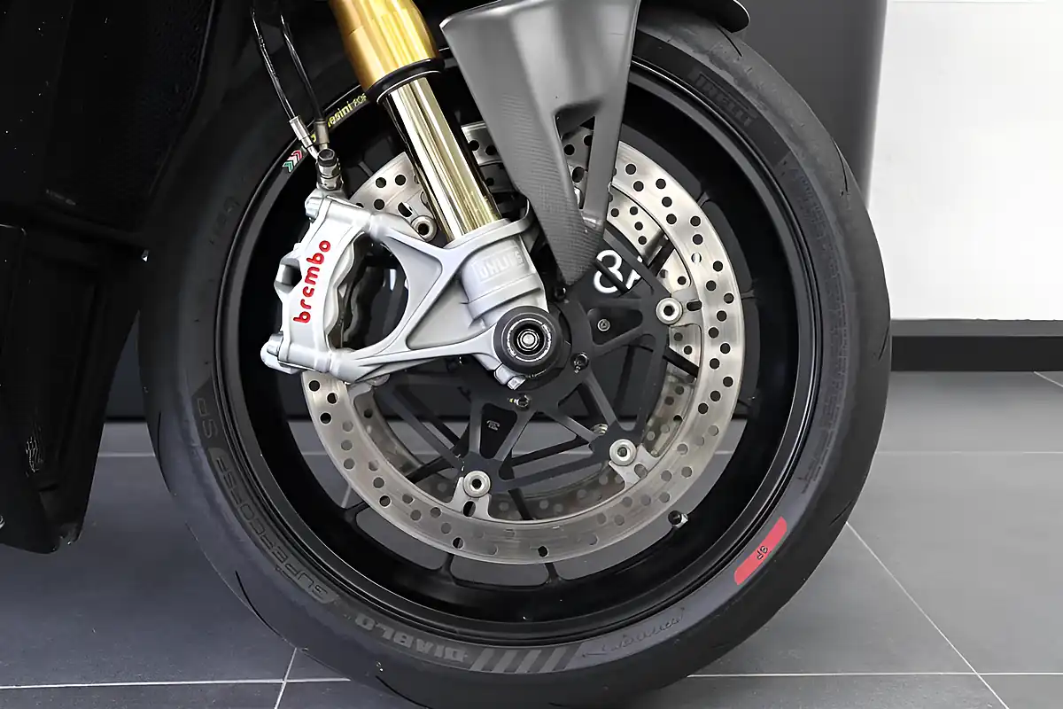 Used 2020 Ducati Streetfighter V4 S Red - Interior and Exterior details 18