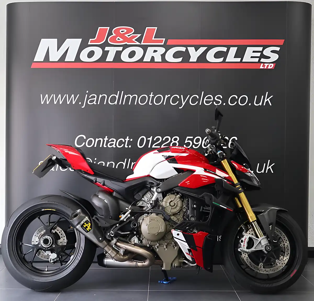 Used 2020 Ducati Streetfighter V4 S Red - Interior and Exterior details 2