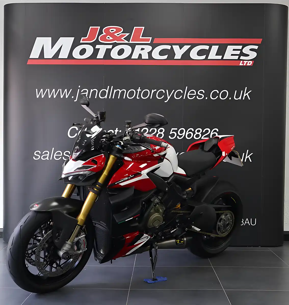 Used 2020 Ducati Streetfighter V4 S Red - Interior and Exterior details 5