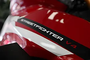 Used 2020 Ducati Streetfighter V4 S Red - Interior and Exterior details 7