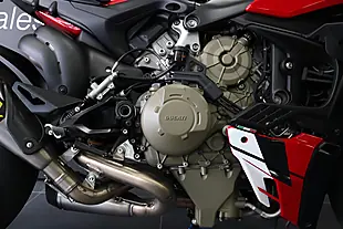 Used 2020 Ducati Streetfighter V4 S Red - Interior and Exterior details 8
