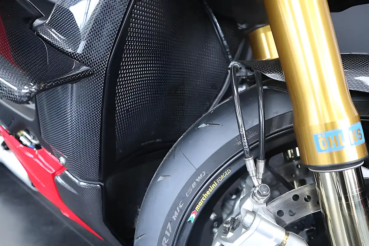 Used 2020 Ducati Streetfighter V4 S Red - Interior and Exterior details 10