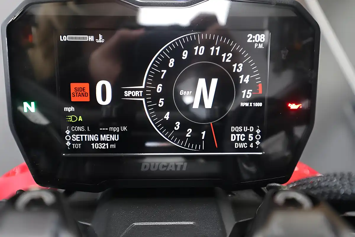 Used 2020 Ducati Streetfighter V4 S Red - Interior and Exterior details 13