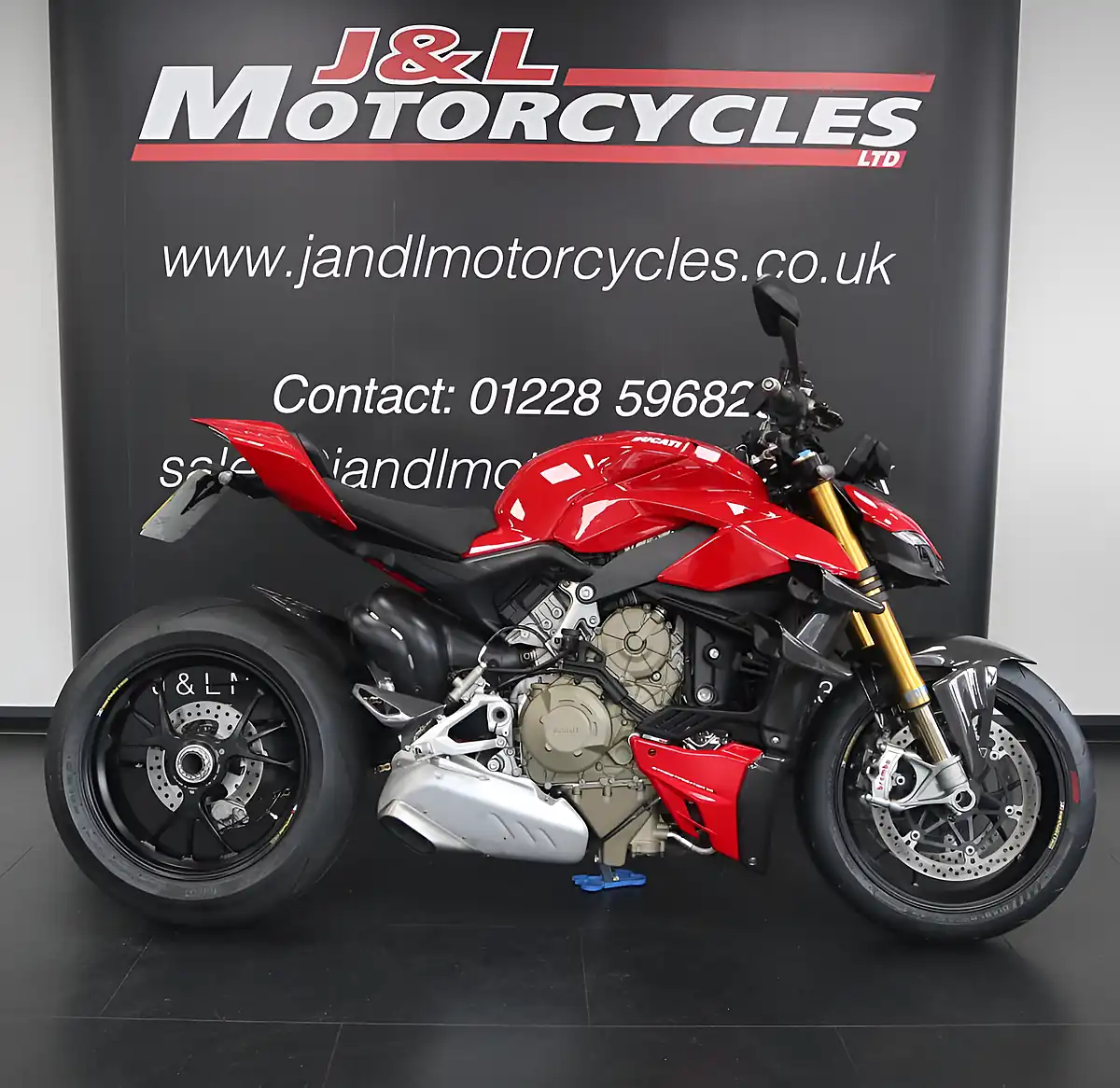 Used 2020 Ducati Streetfighter V4 S Red - Interior and Exterior details 2