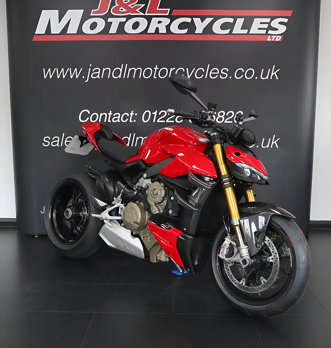 Used 2020 Ducati Streetfighter V4 S Red - Interior and Exterior details 3