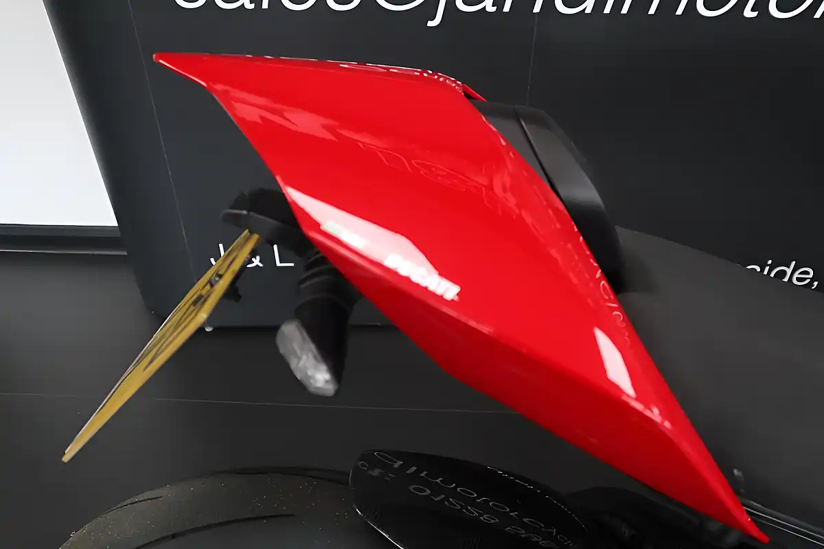 Used 2020 Ducati Streetfighter V4 S Red - Interior and Exterior details 8