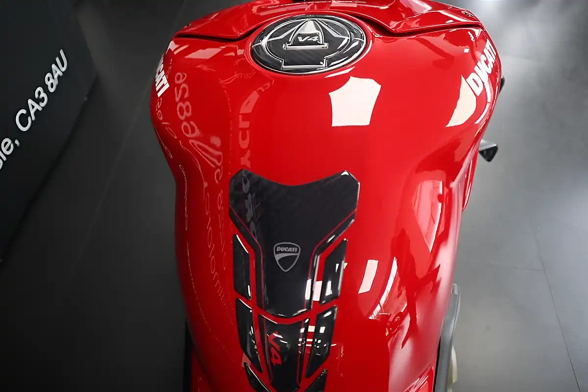 Used 2020 Ducati Streetfighter V4 S Red - Interior and Exterior details 9