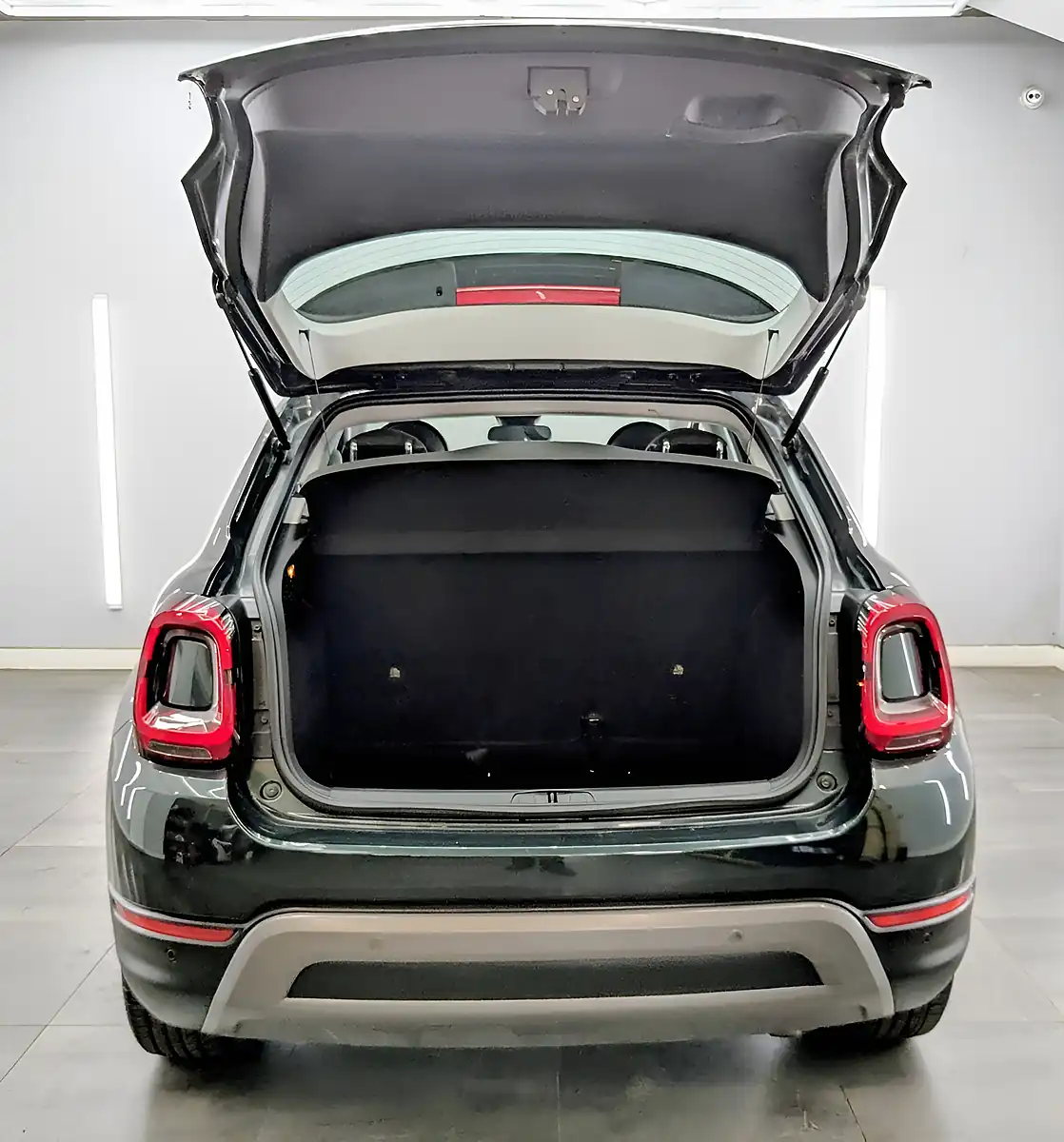 Used 2020 Fiat 500x City Cross Green - Interior and Exterior details 9