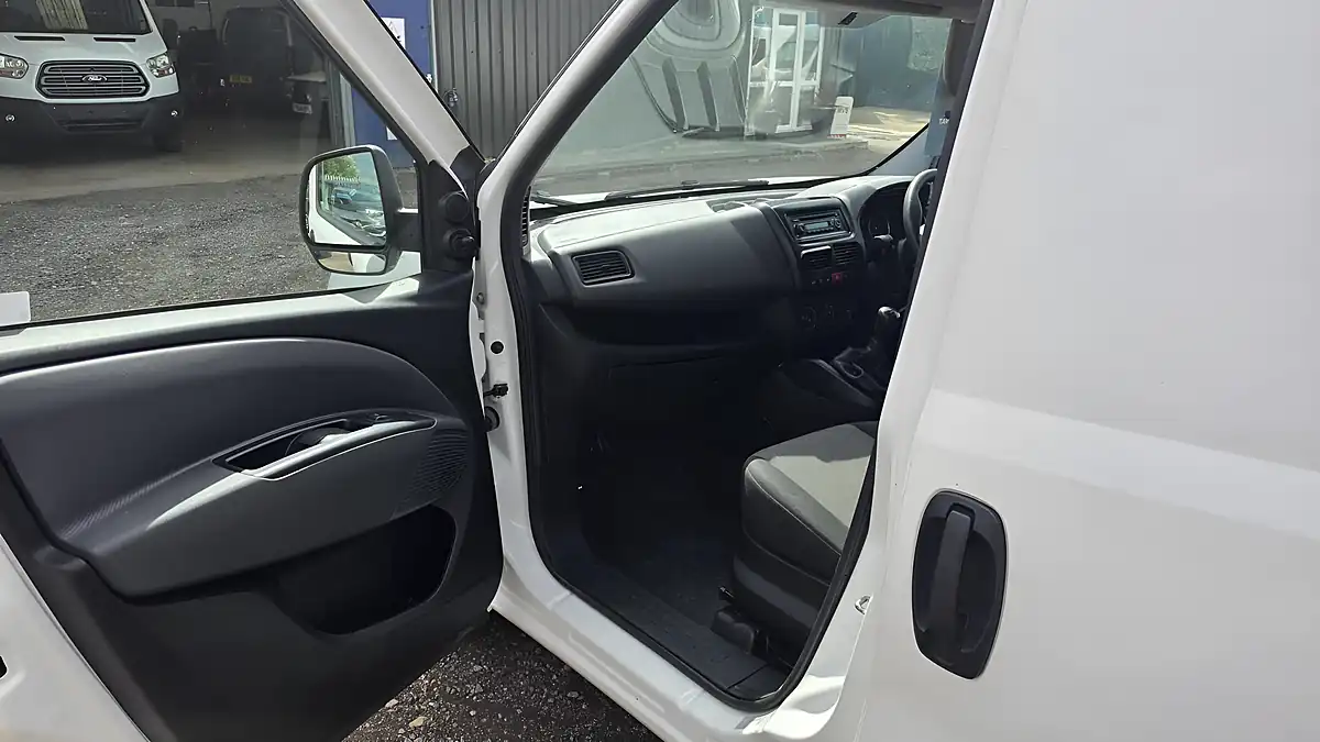Used 2020 Fiat Doblo Cargo White - Interior and Exterior details 13