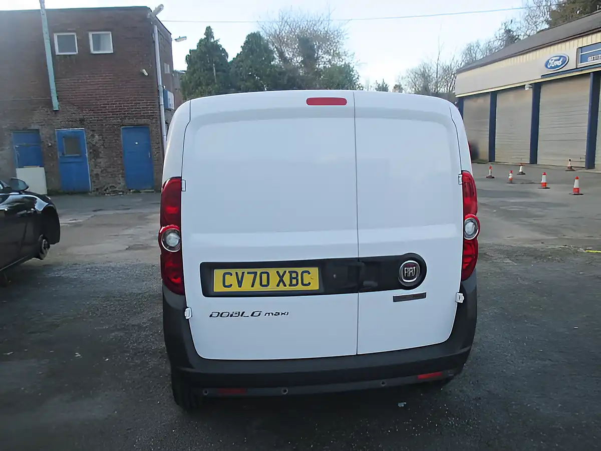 Used 2020 Fiat Doblo Tecnico Maxi White - Interior and Exterior details 3