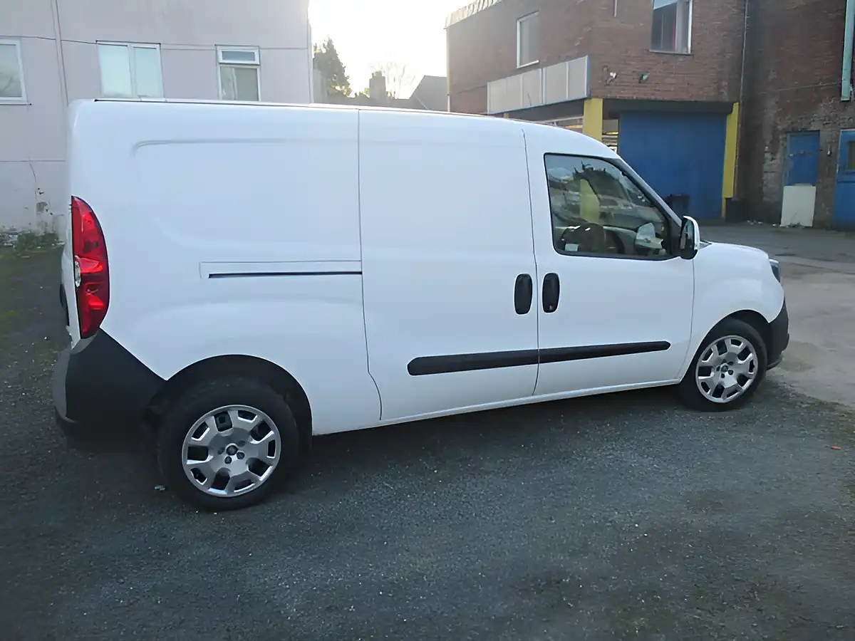 Used 2020 Fiat Doblo Tecnico Maxi White - Interior and Exterior details 5