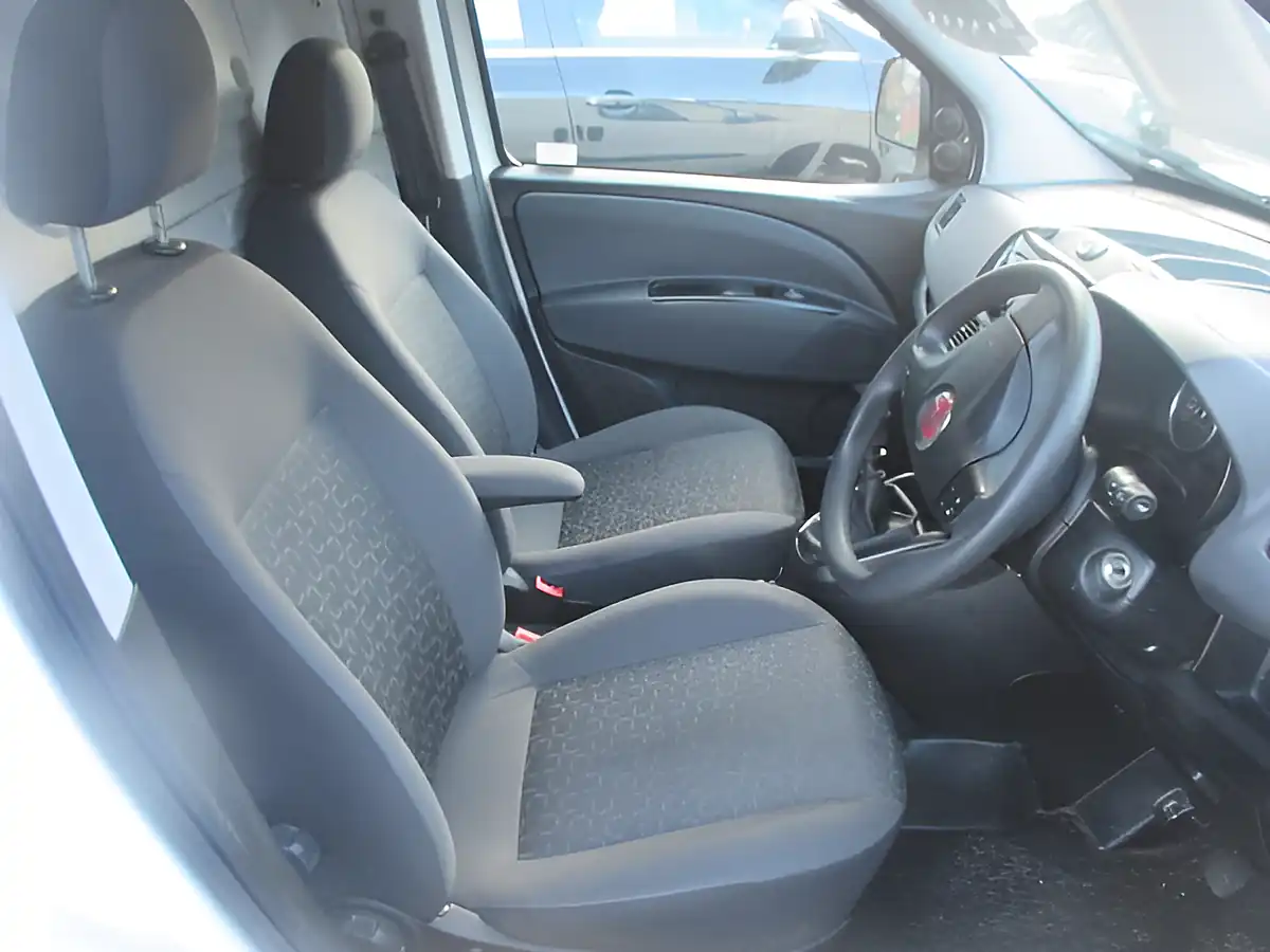 Used 2020 Fiat Doblo Tecnico Maxi White - Interior and Exterior details 9