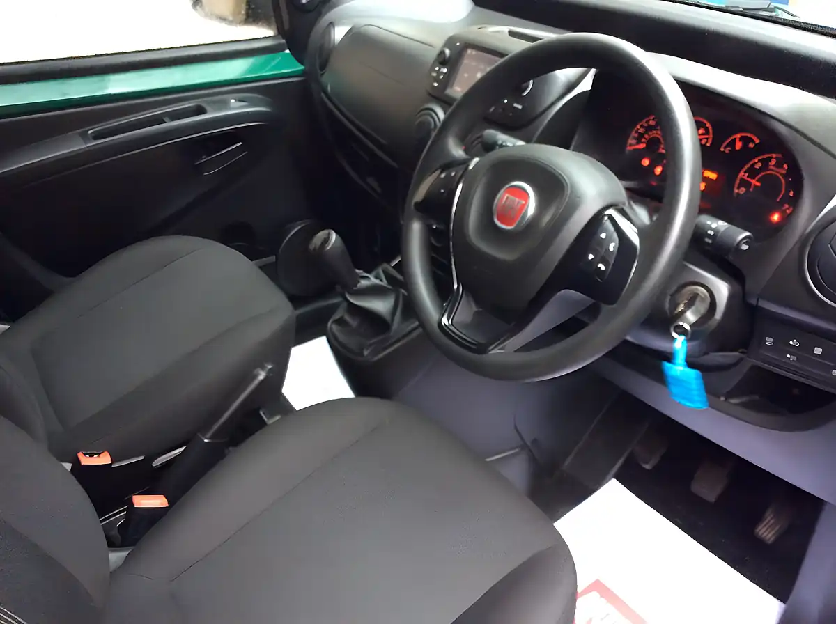 Used 2020 Fiat Fiorino Cargo Green - Interior and Exterior details 10