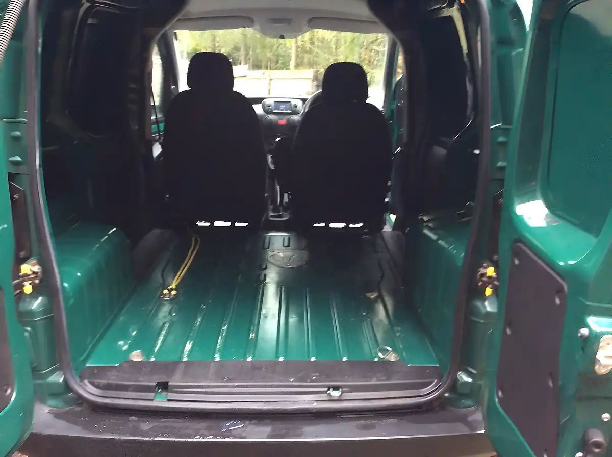 Used 2020 Fiat Fiorino Cargo Green - Interior and Exterior details 12