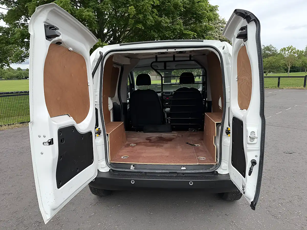 Used 2020 Fiat Fiorino Tecnico White - Interior and Exterior details 14