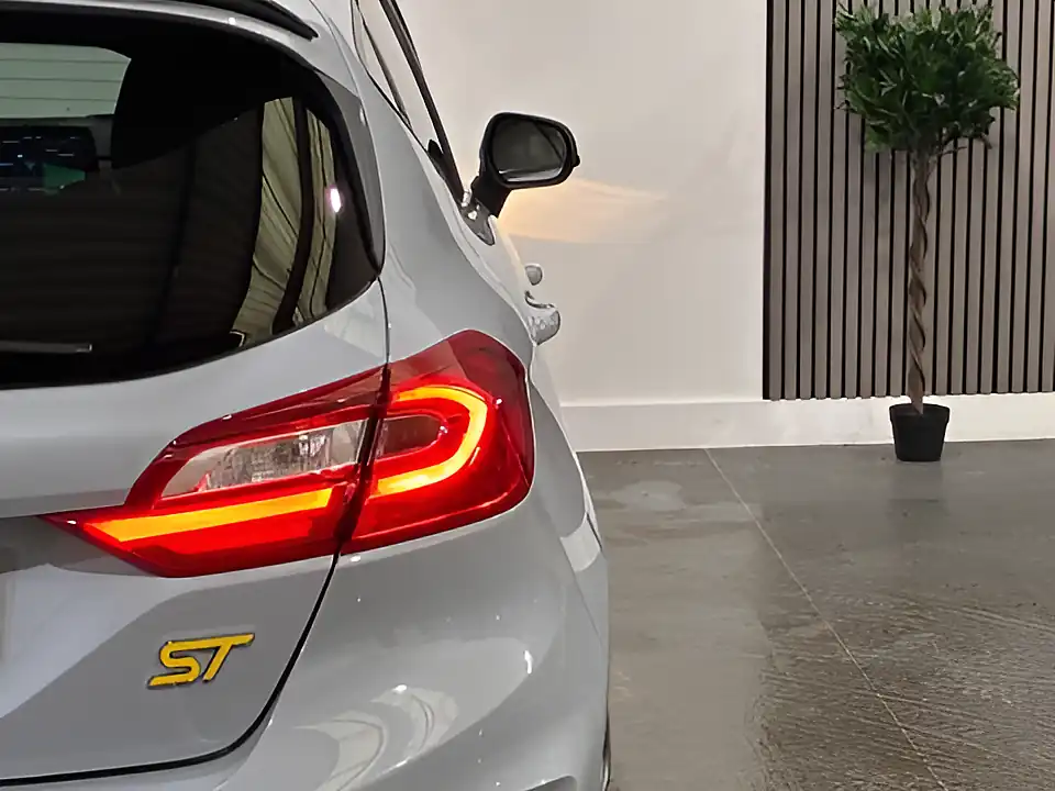 Used 2020 Ford Fiesta ST-2 Silver - Interior and Exterior details 19