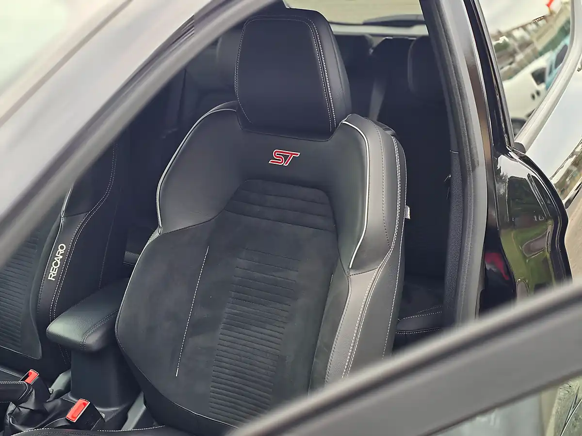 Used 2020 Ford Fiesta ST-3 Black - Interior and Exterior details 14