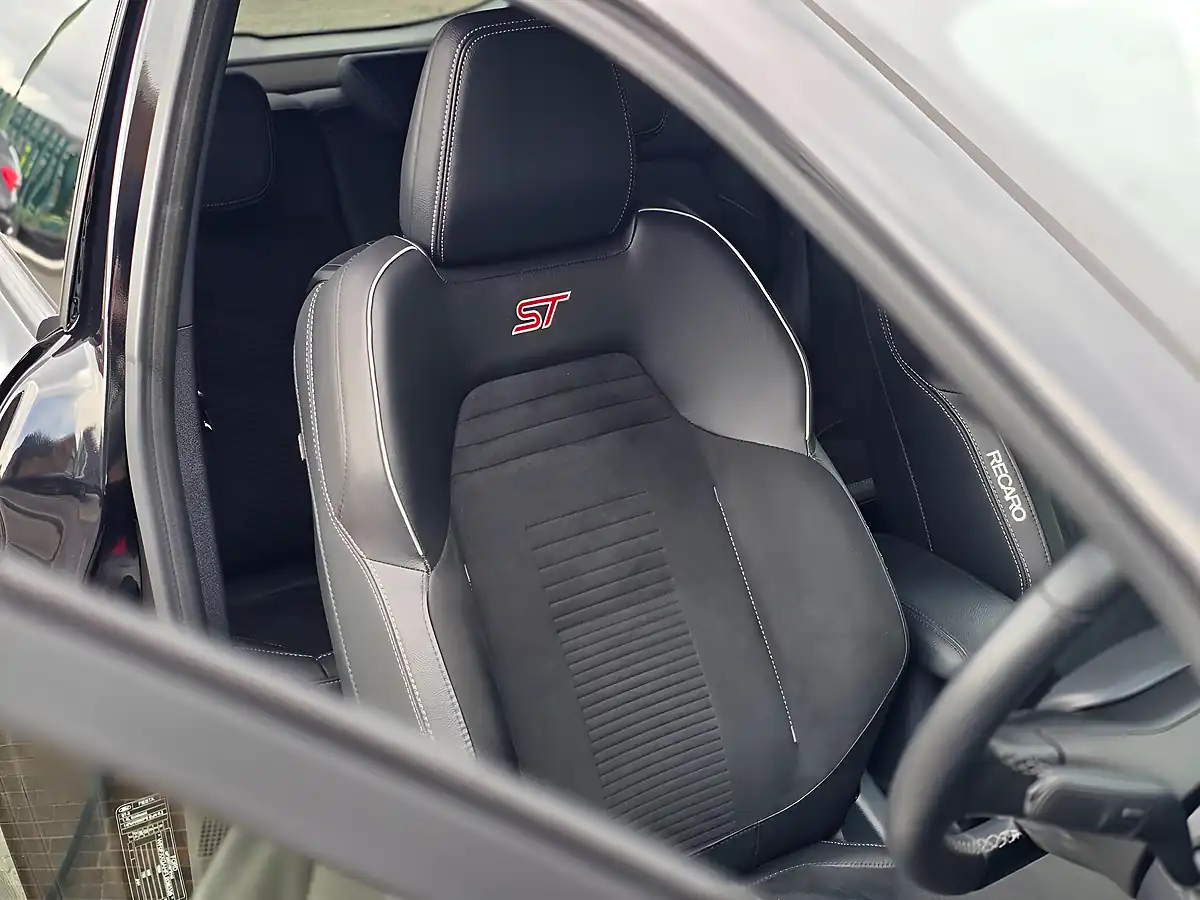 Used 2020 Ford Fiesta ST-3 Black - Interior and Exterior details 7