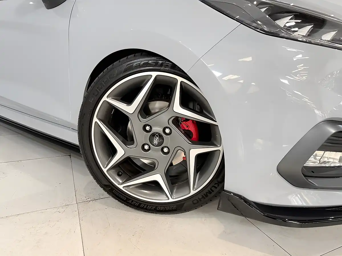 Used 2020 Ford Fiesta ST-3 Silver - Interior and Exterior details 6