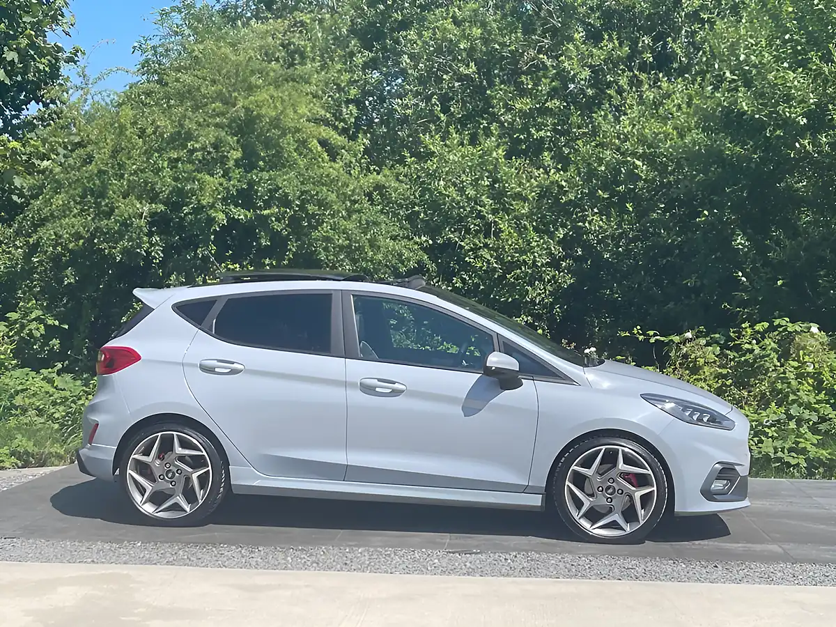 Used 2020 Ford Fiesta ST-3 Silver - Interior and Exterior details 14