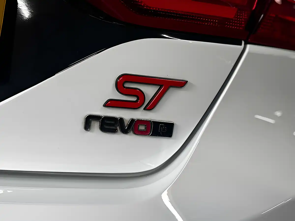 Used 2020 Ford Fiesta ST-3 White - Interior and Exterior details 12