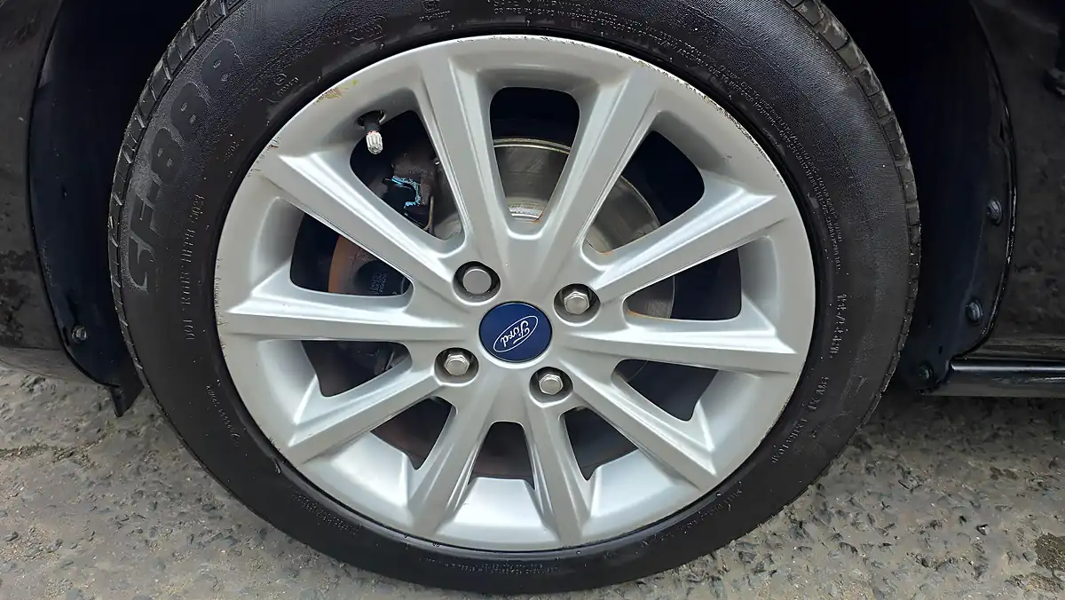 Used 2020 Ford Fiesta Titanium Black - Interior and Exterior details 19